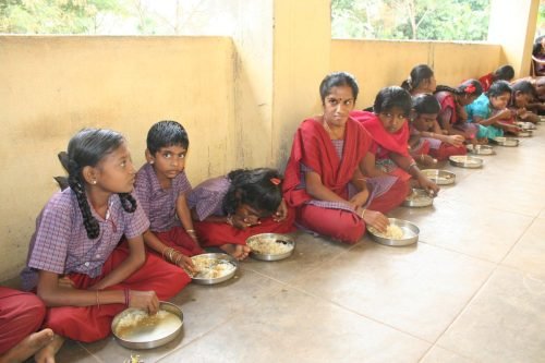 Mealtime-at-AKA